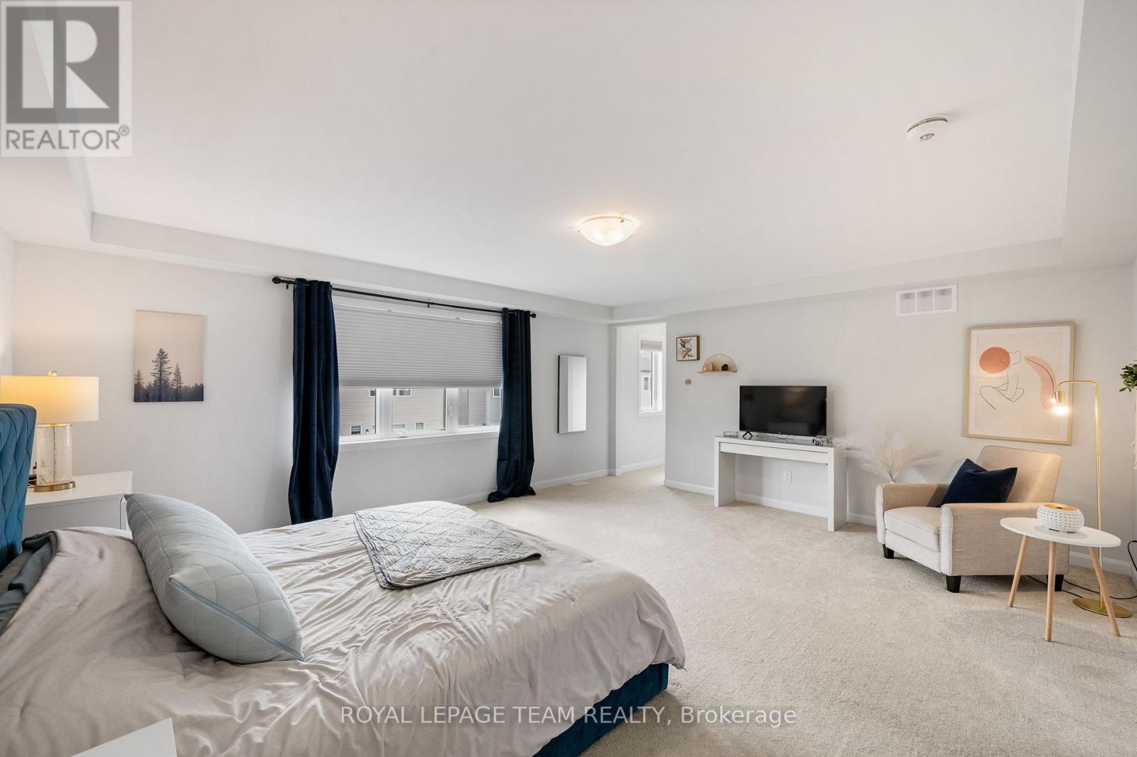 98 RALPH ERFLE WAY - 22
