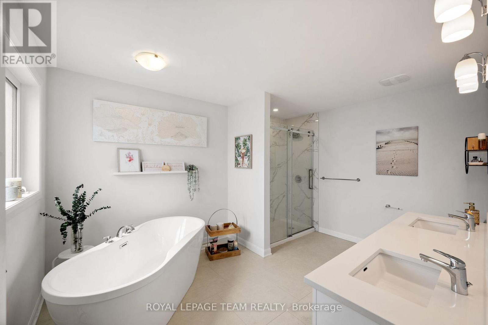 98 RALPH ERFLE WAY - 24