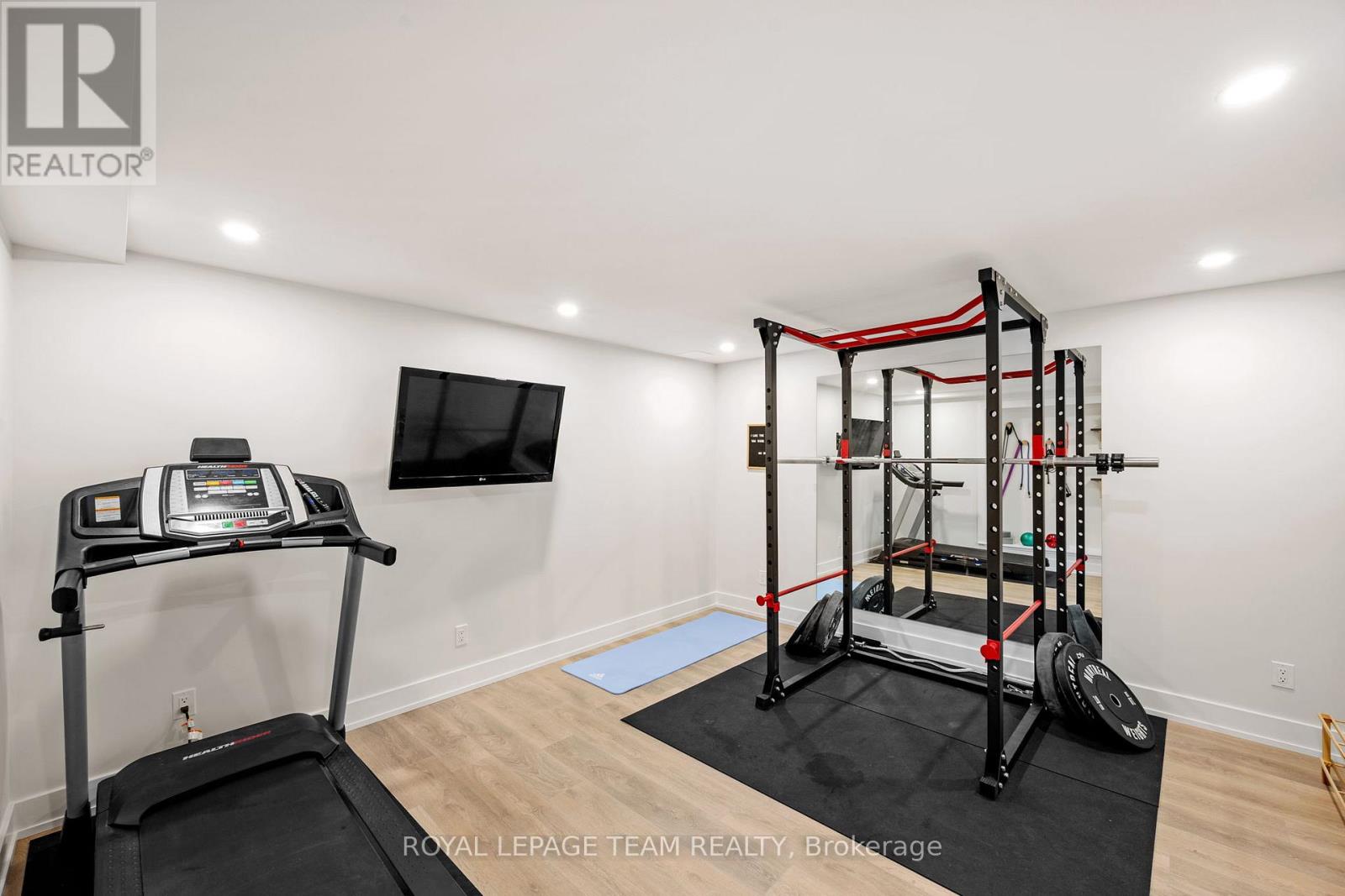 98 RALPH ERFLE WAY - 35