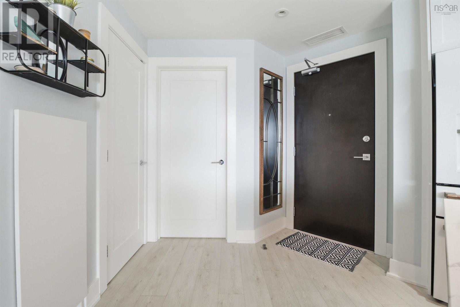 Property 28 of 51 of 807 67 Kings Wharf Place