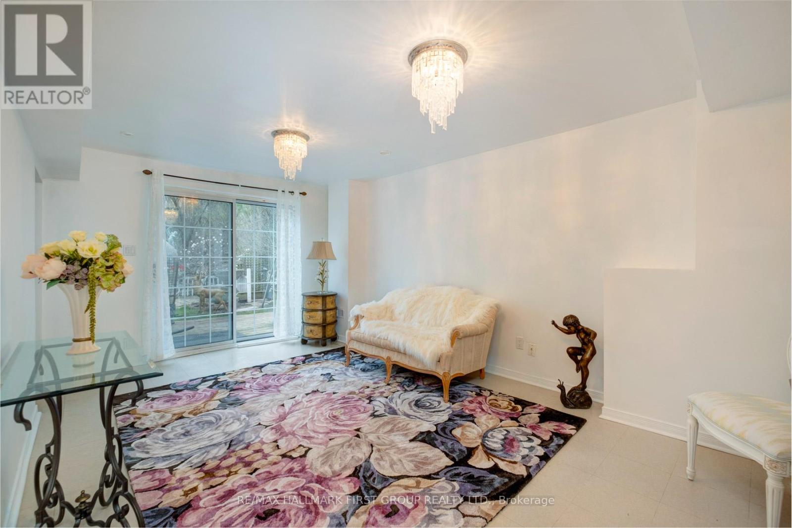 990 GLENBOURNE DRIVE - 33