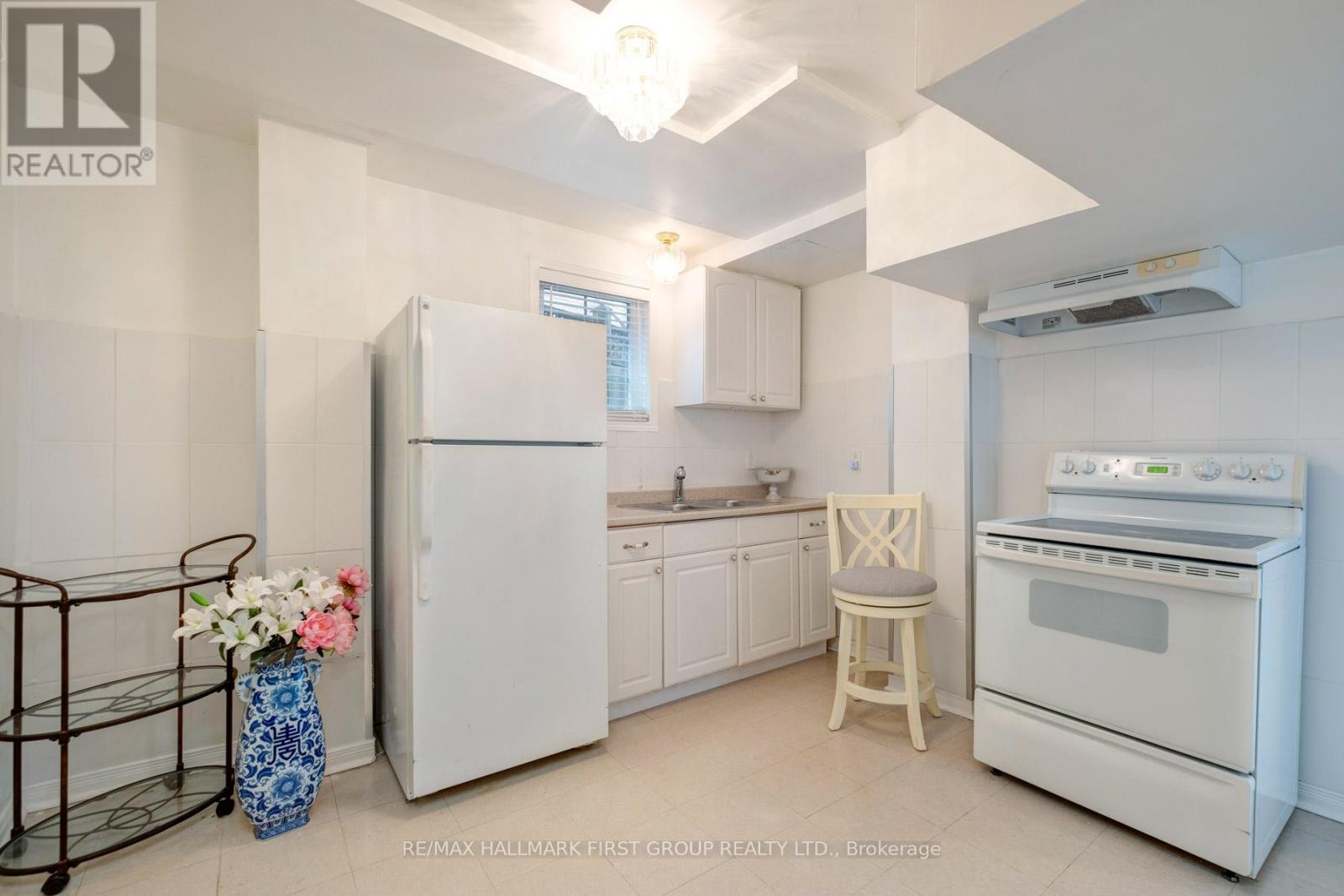 990 GLENBOURNE DRIVE - 36