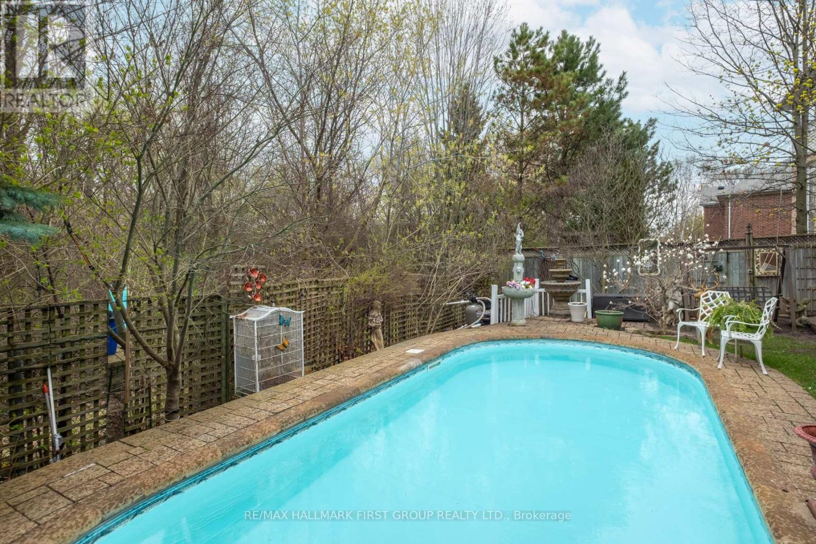 990 GLENBOURNE DRIVE - 40