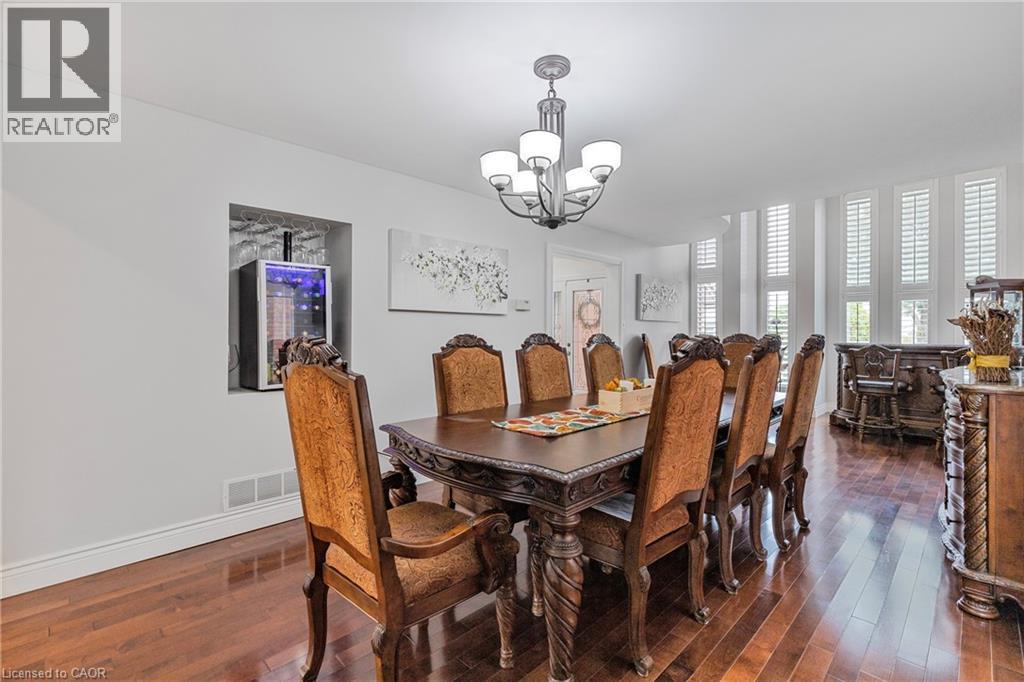 10 VEGA Crescent, Stoney Creek, Ontario, L8E4S7 — Photo 4