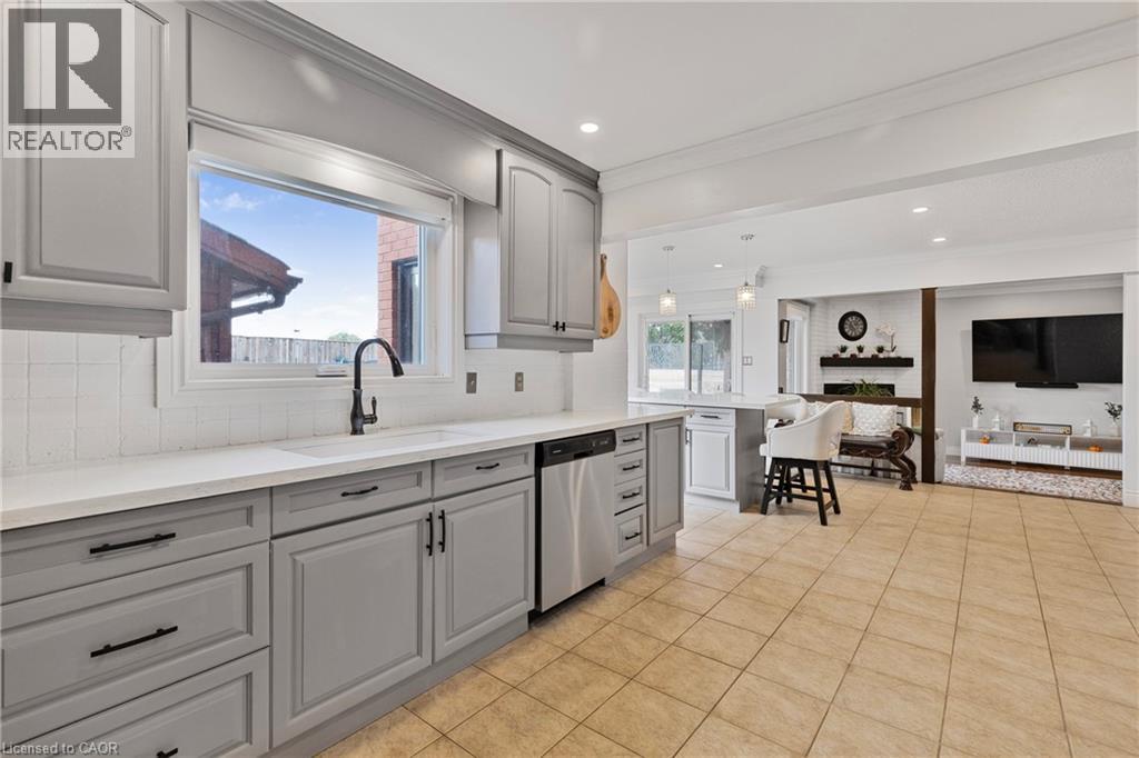 10 VEGA Crescent, Stoney Creek, Ontario, L8E4S7 — Photo 9