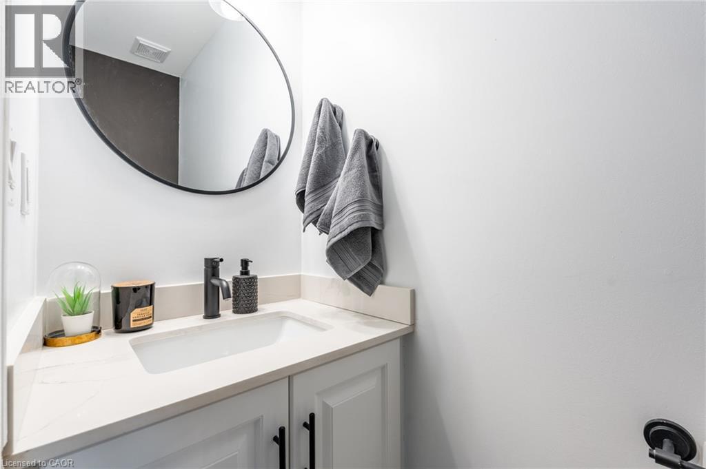 11 STOCKBRIDGE Gardens Unit# 5, Stoney Creek, Ontario, L8J0H5 — Photo 26