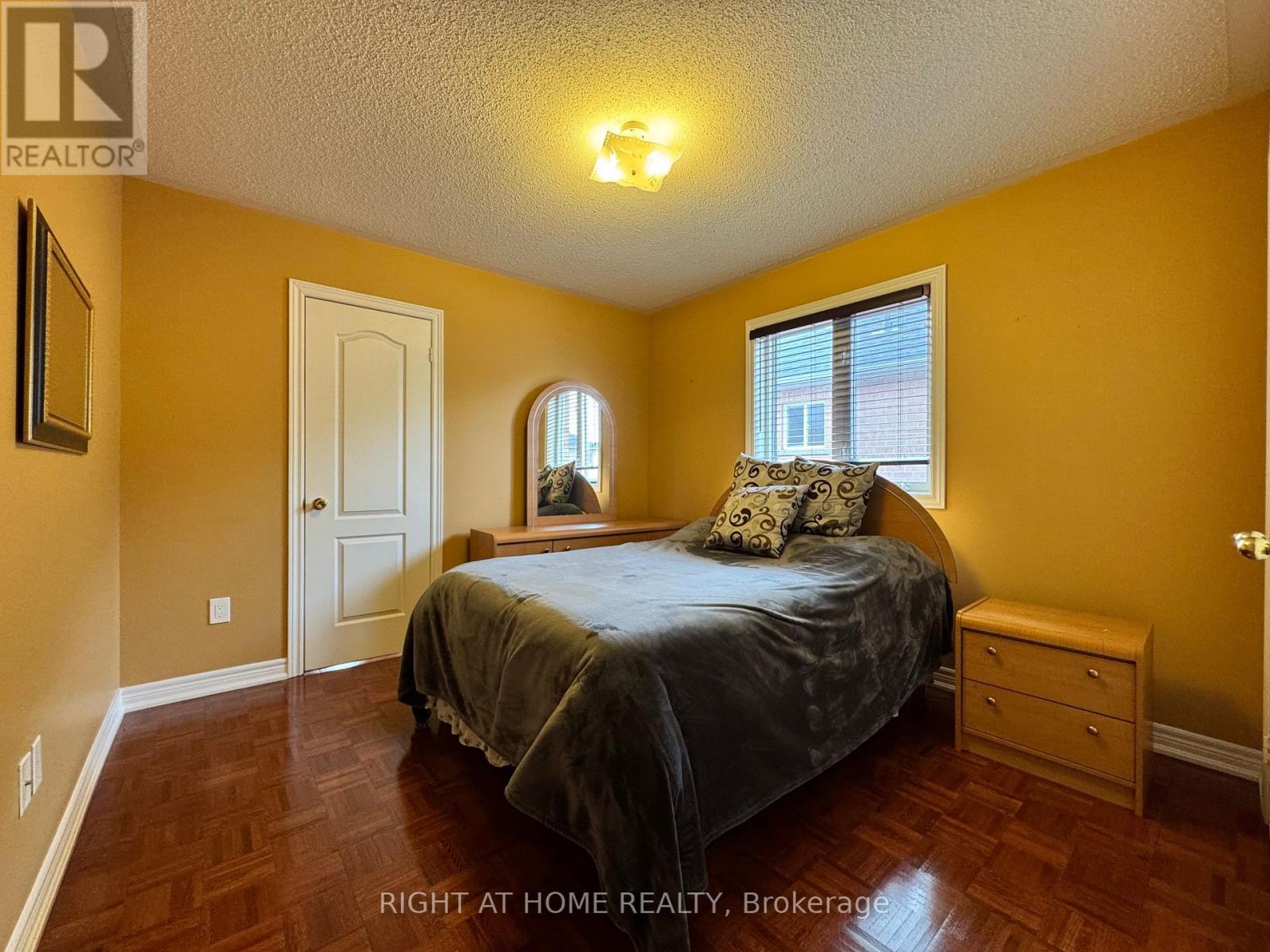 29 LYNNVALLEY CRESCENT - 16