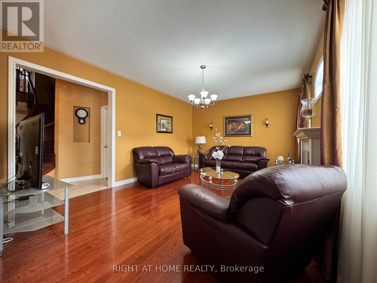 29 LYNNVALLEY CRESCENT - 9