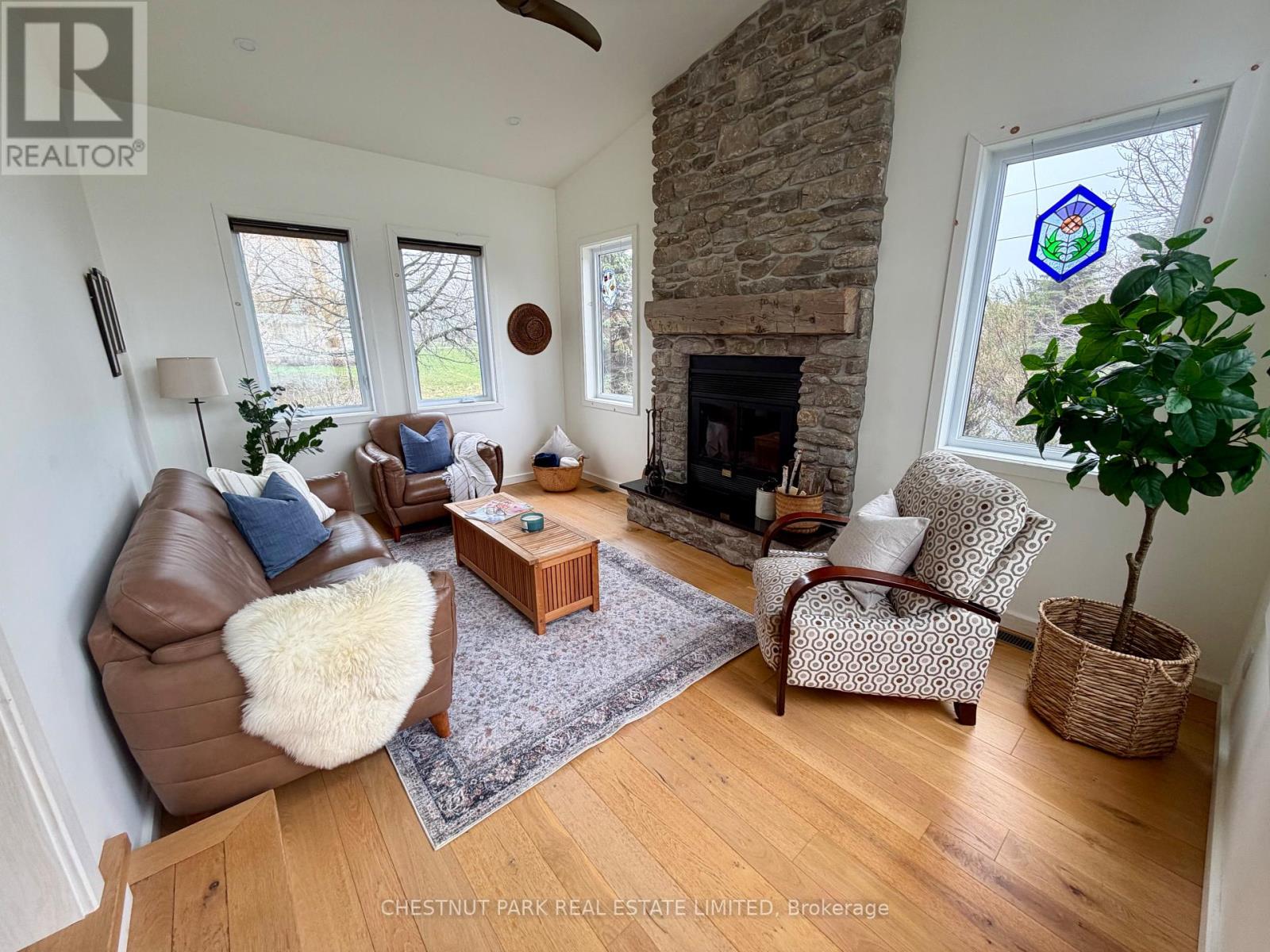 27 CARMANS LANE - 12