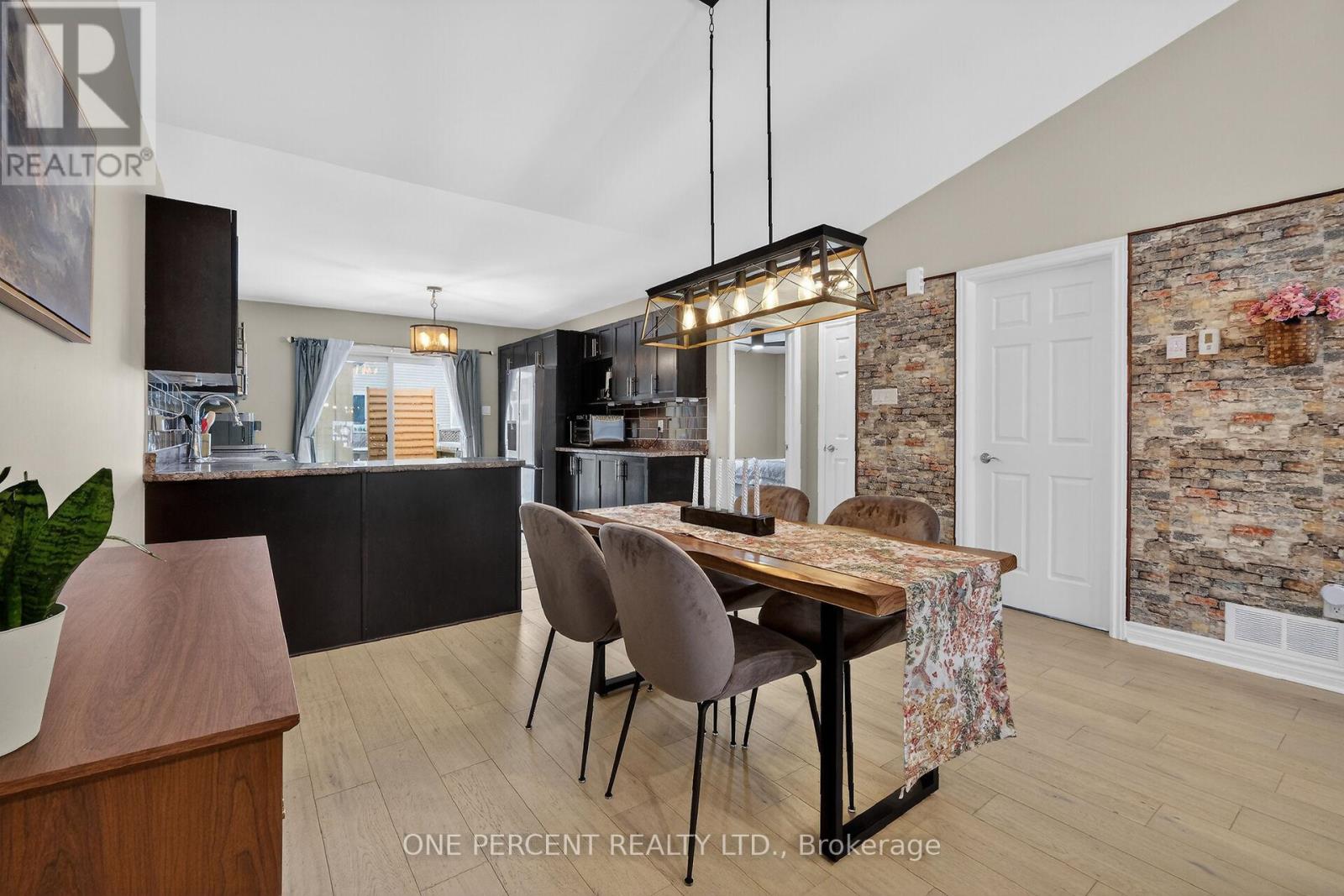 210 TRILLIUM CIRCLE - 10