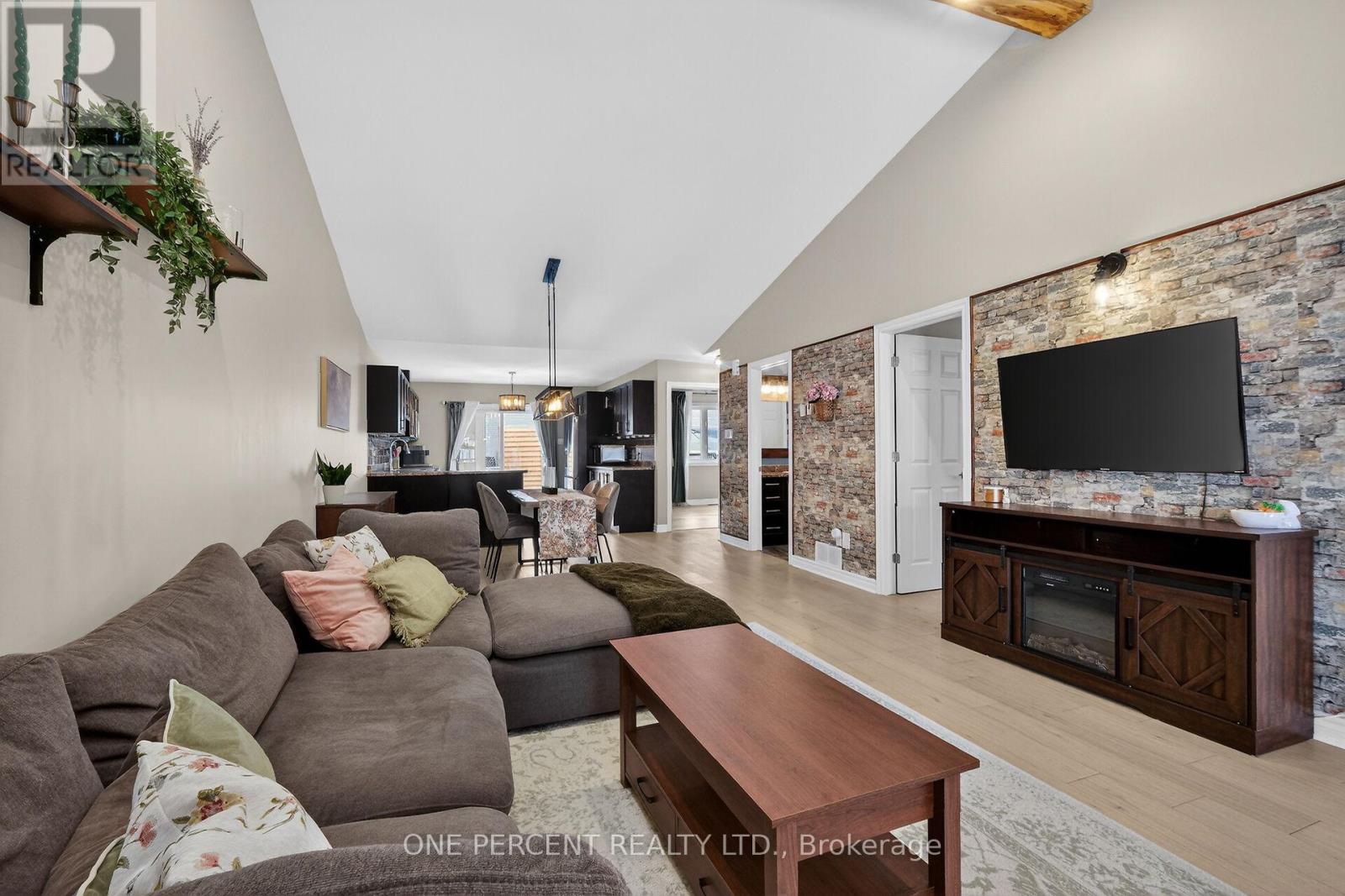 210 TRILLIUM CIRCLE - 6