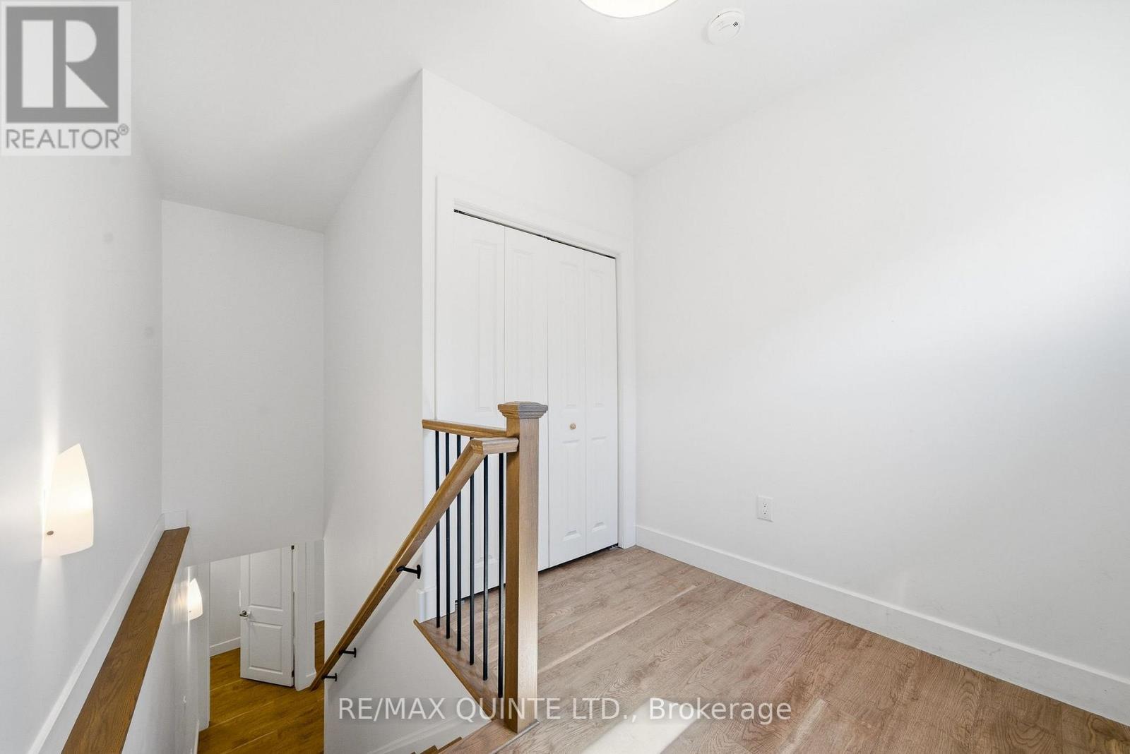 #A & B 86 ALDERSGATE DRIVE W - 22