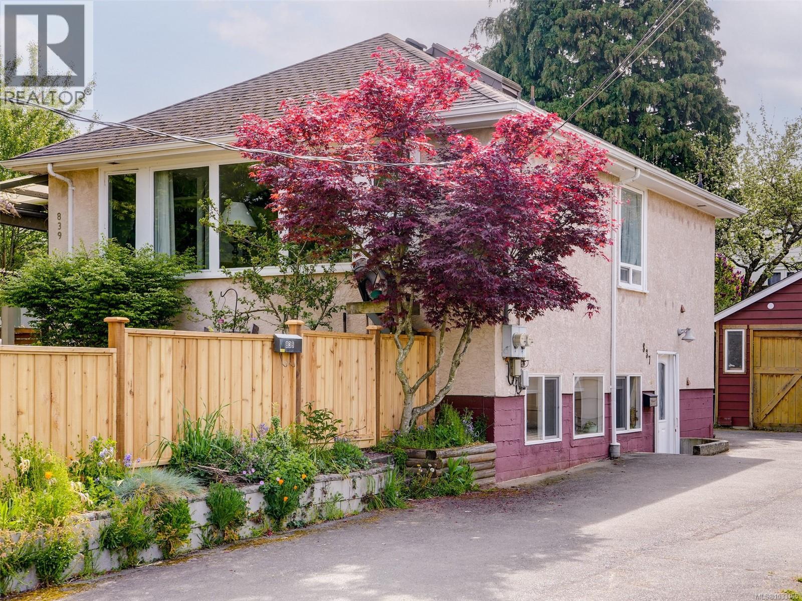  837 Villance Street, Victoria