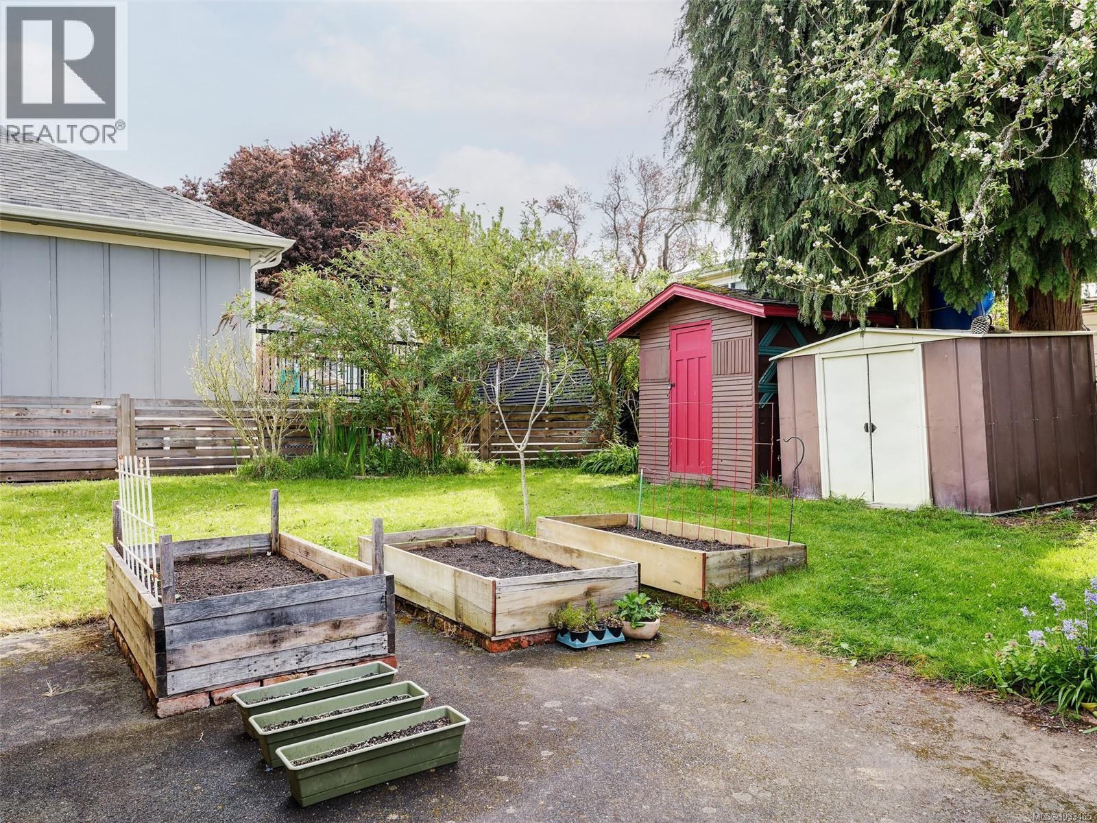  837 Villance Street, Victoria
