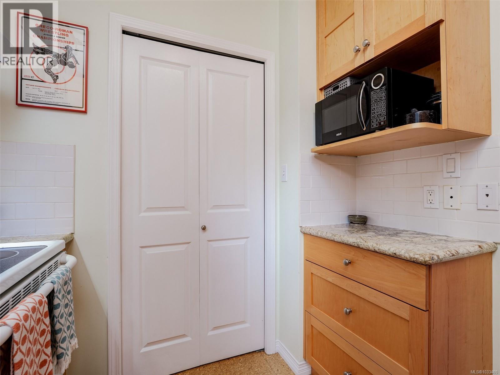 837 Villance St - 9