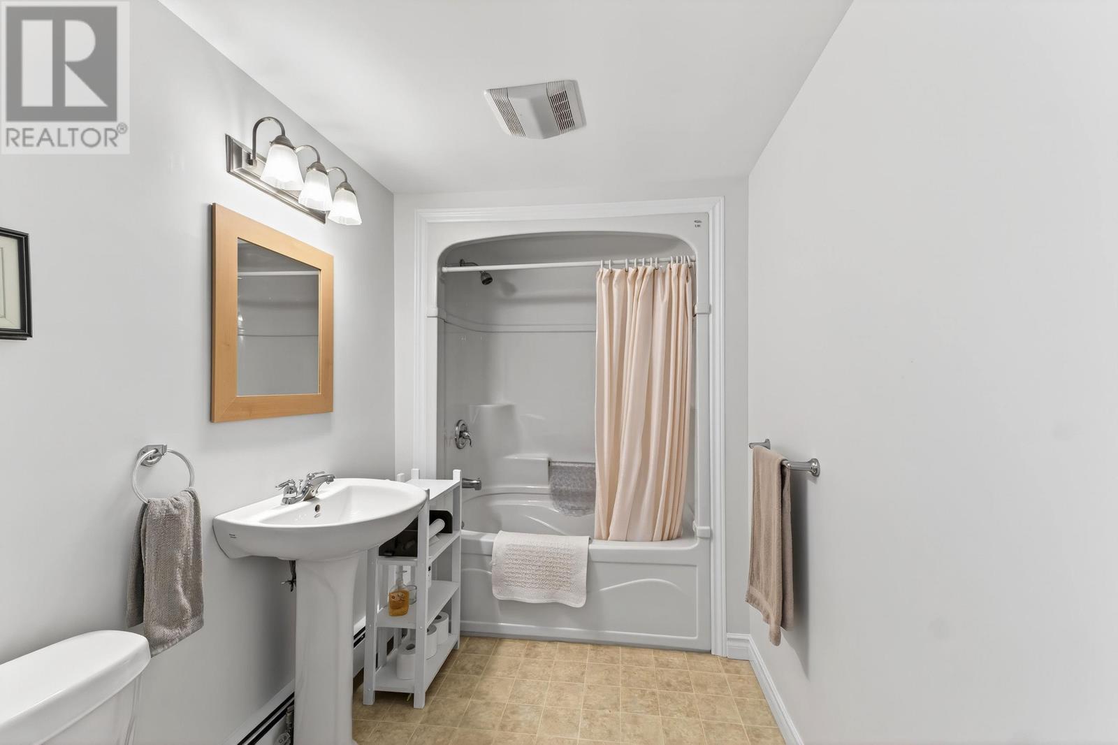 20 Johnson Avenue - 24