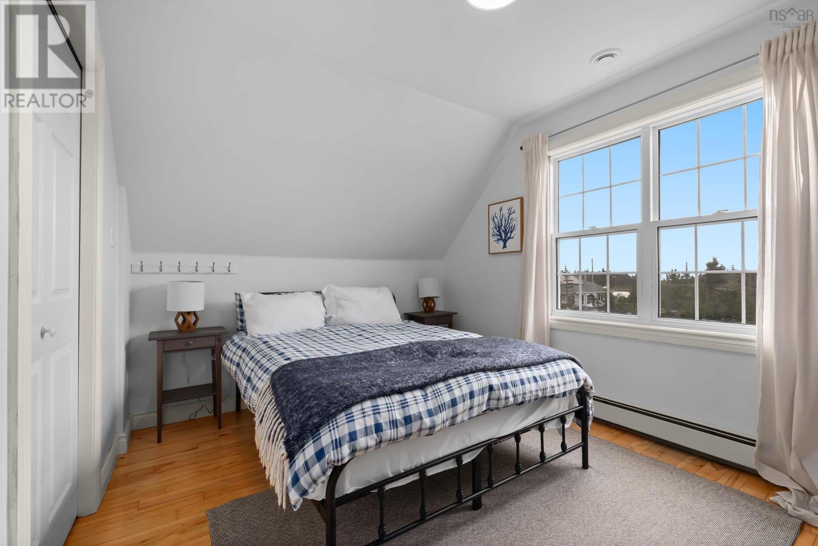 4 Emerald Drive - 28
