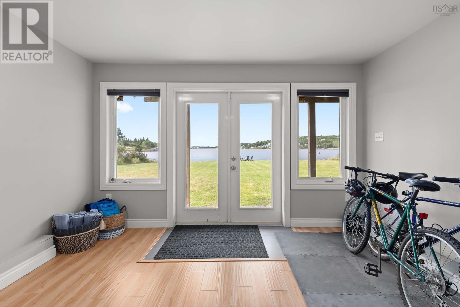 4 Emerald Drive - 32