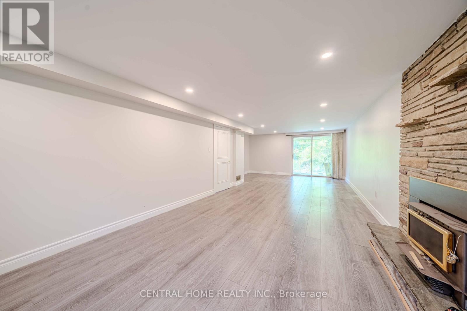 102 MEADOWVALE ROAD - 35