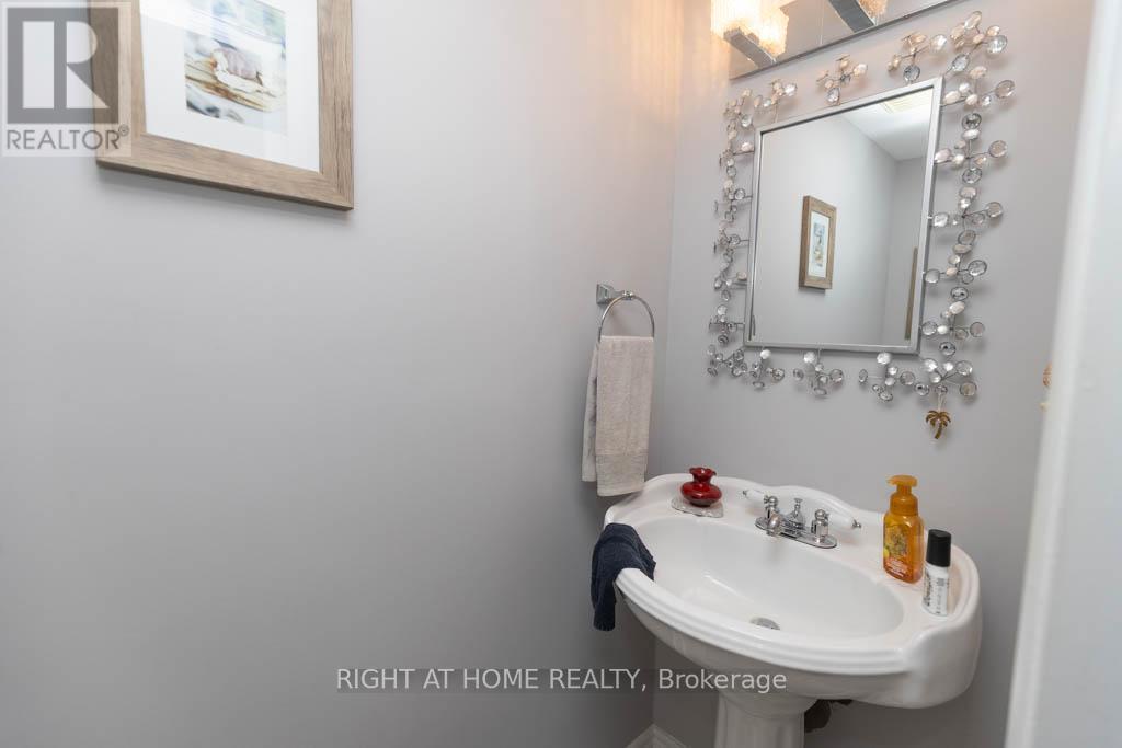 63 PAVIN CRESCENT - 16