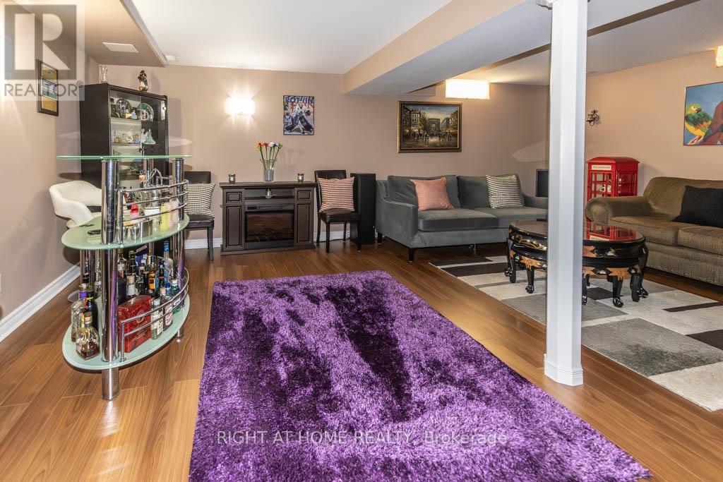 63 PAVIN CRESCENT - 34