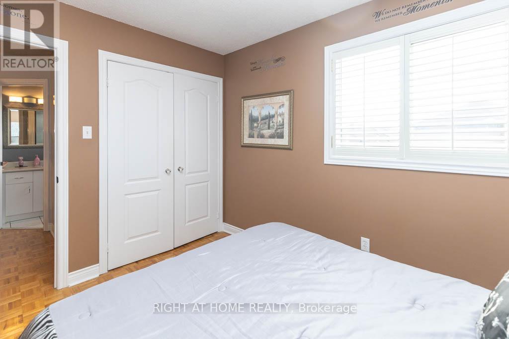 63 PAVIN CRESCENT - 27
