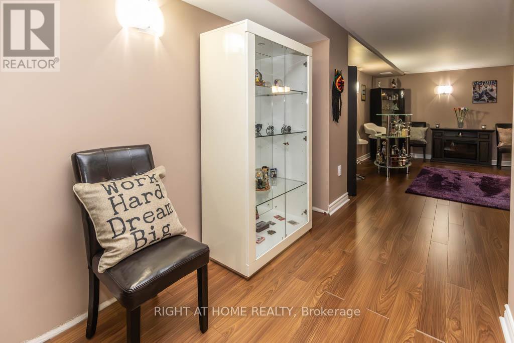 63 PAVIN CRESCENT - 32