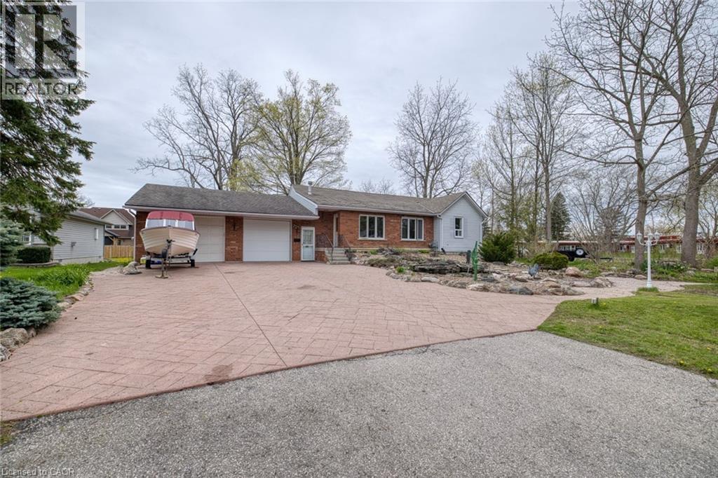 638 BROAD Street W, Dunnville, Ontario, N1A1T7 — Photo 2