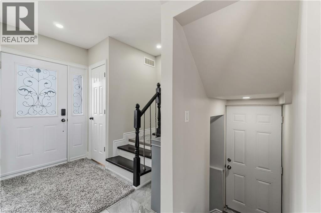 1183 DUNSMURE Road, Hamilton, Ontario, L8H1L1 — Photo 4
