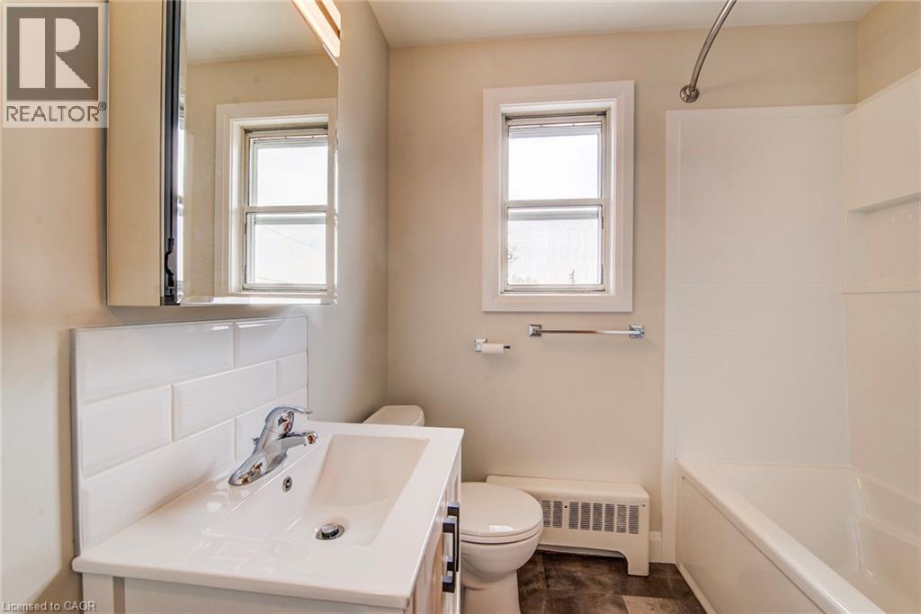5 HEIMAN Street Unit# 5, Kitchener, Ontario, N2M3L5 — Photo 2