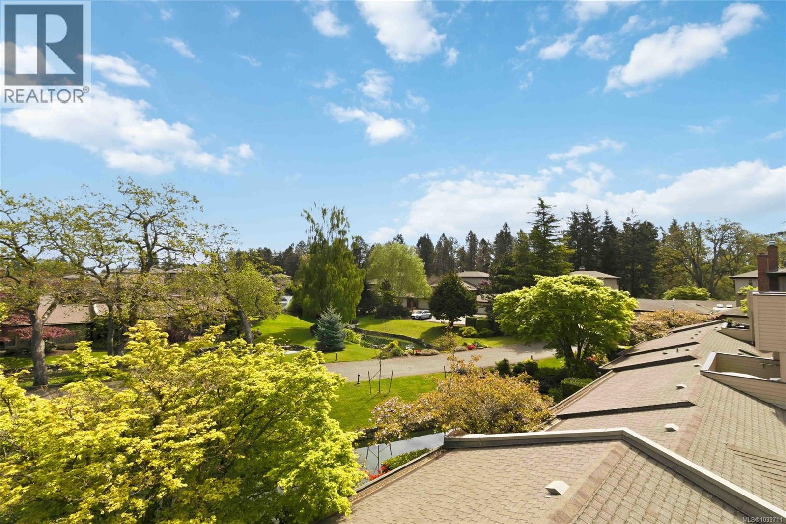 157 2345 Cedar Hill Cross Road, Oak Bay