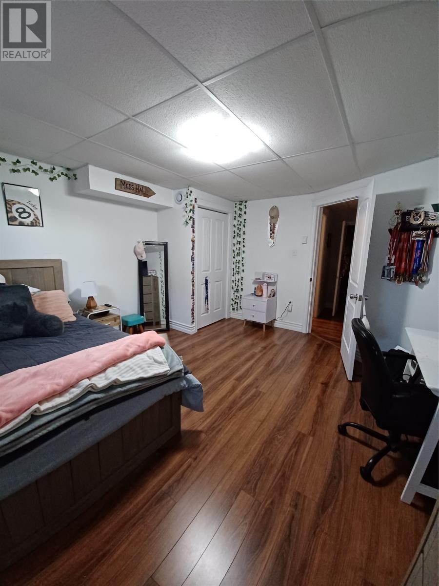 3 STEADYVIEW Drive - 32