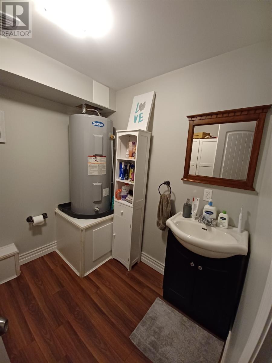 3 STEADYVIEW Drive - 33