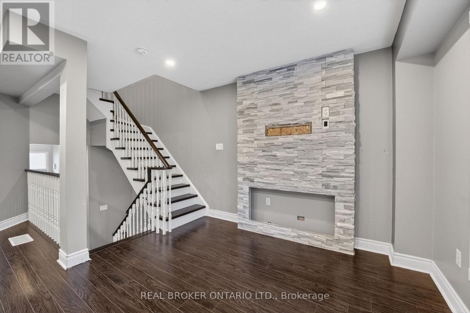 #8 5985 CREDITVIEW ROAD - 14
