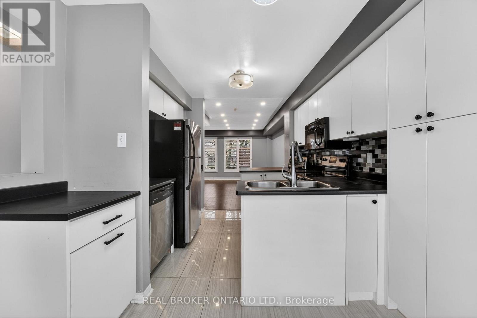 #8 5985 CREDITVIEW ROAD - 23