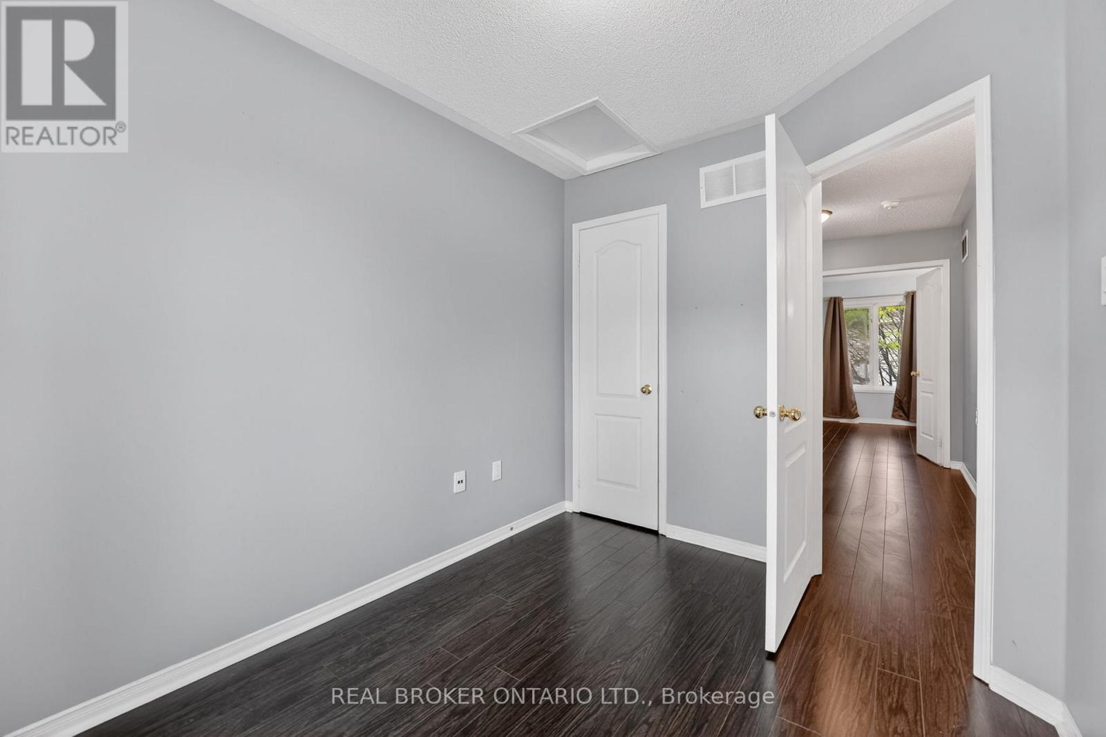 #8 5985 CREDITVIEW ROAD - 34