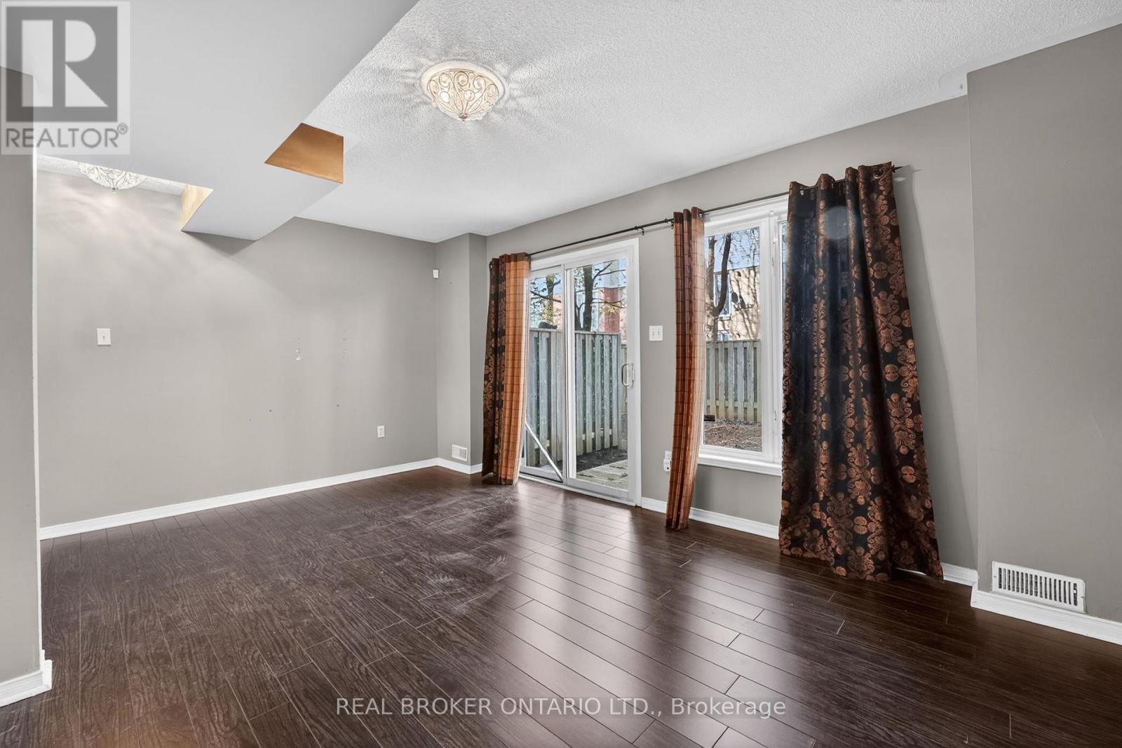#8 5985 CREDITVIEW ROAD - 39