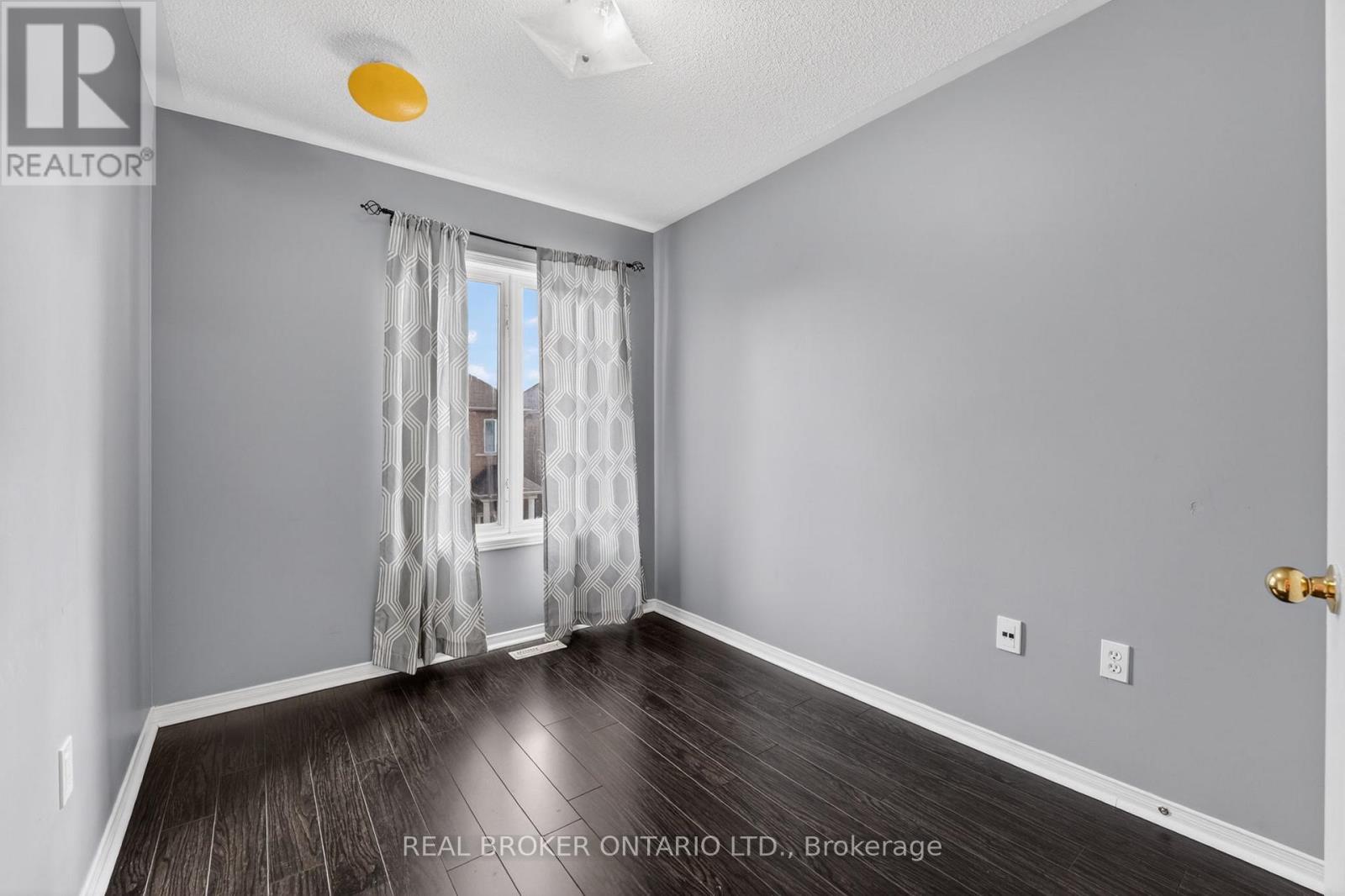 #8 5985 CREDITVIEW ROAD - 33