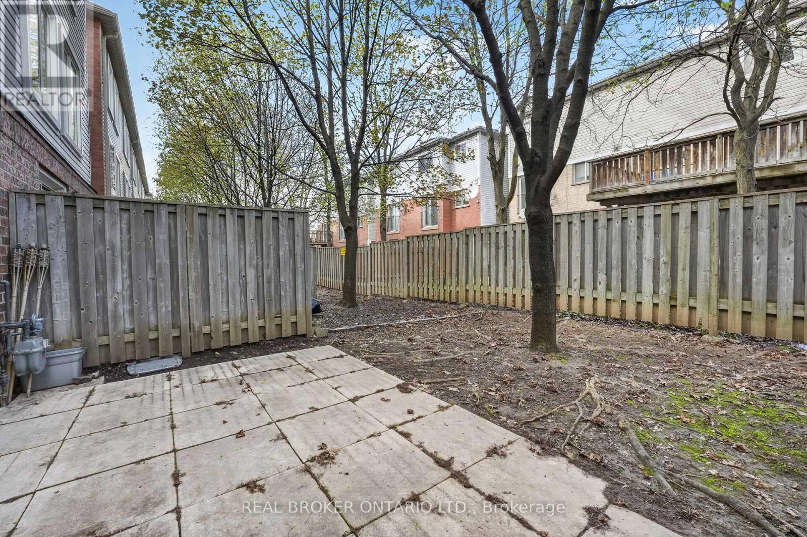 #8 5985 CREDITVIEW ROAD - 43