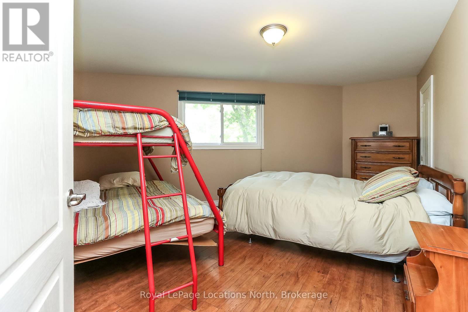 10 SUNSET COURT - 21
