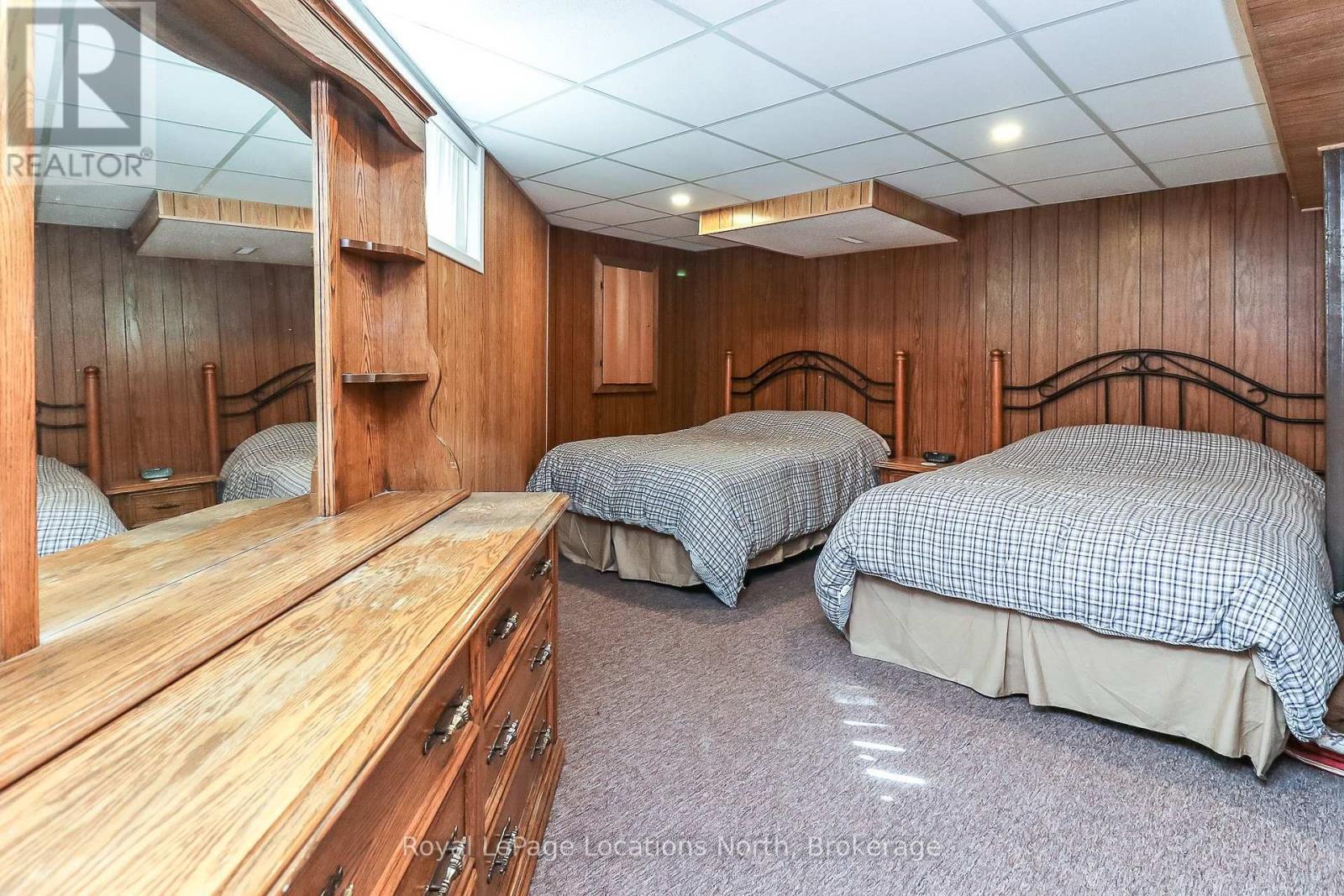 10 SUNSET COURT - 36