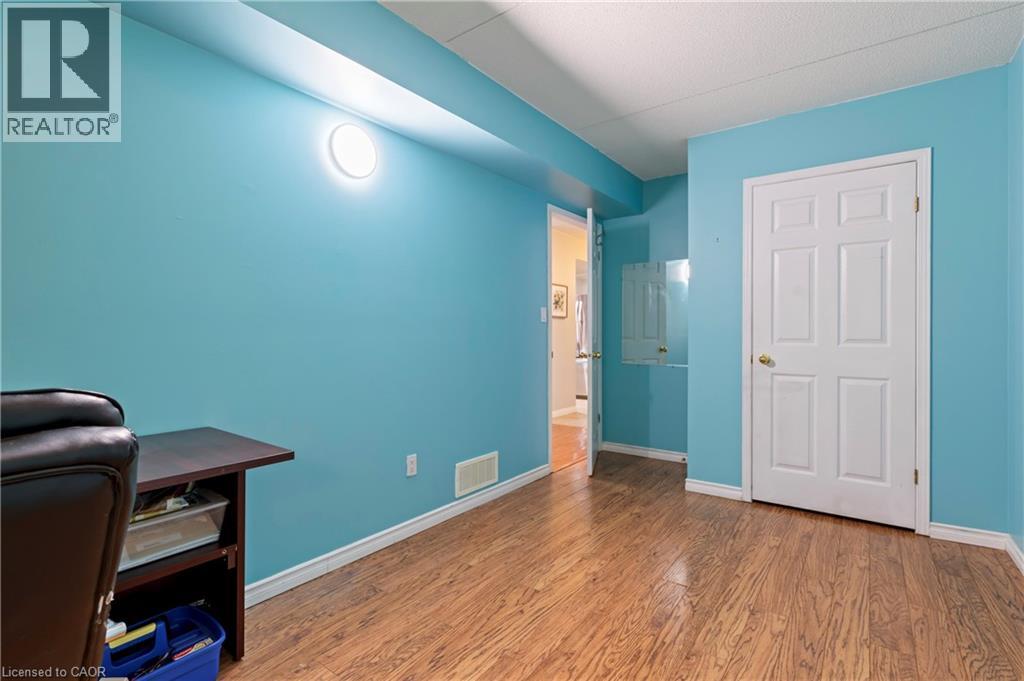 #45 2737 KING Street E - 24