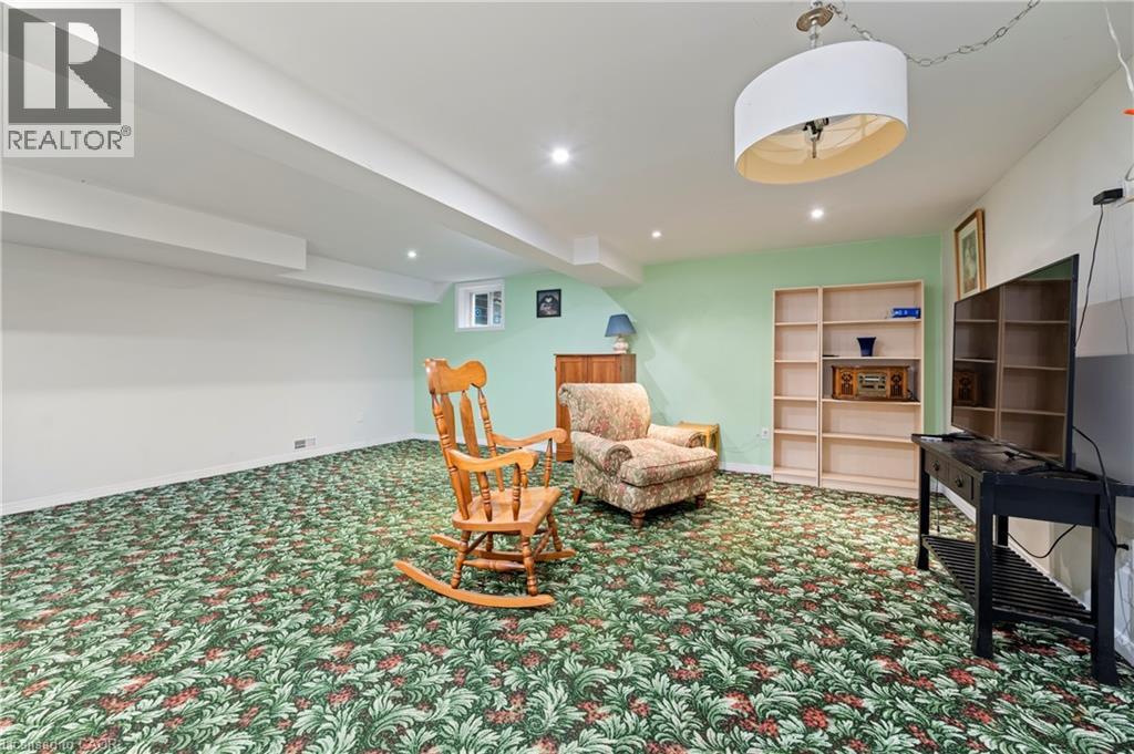#45 2737 KING Street E - 35