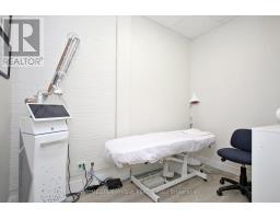 6166 Yonge Street, Toronto, ON M2M3X1 Photo 10