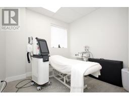 6166 Yonge Street, Toronto, ON M2M3X1 Photo 8