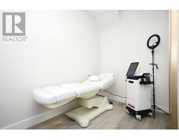 6166 Yonge Street, Toronto, ON M2M3X1 Photo 9