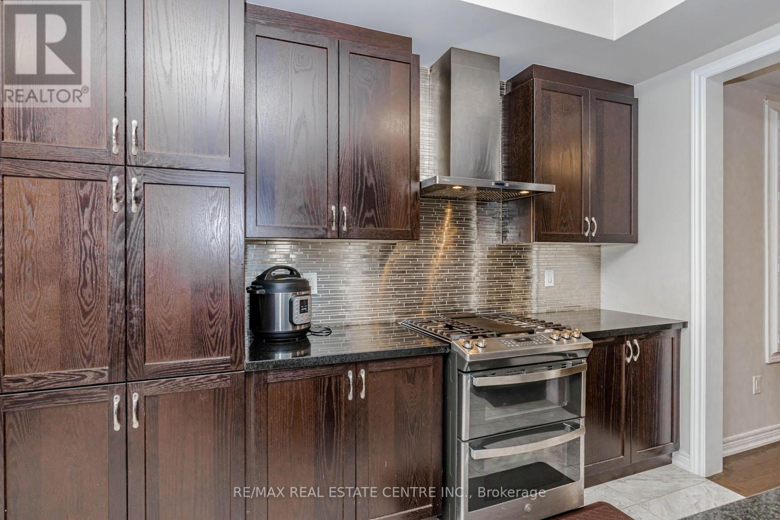 1332 BLACKMORE STREET - 11