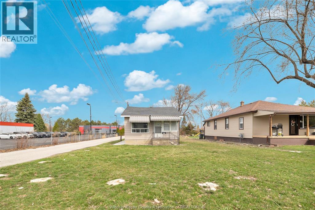 9572 TECUMSEH ROAD - 1