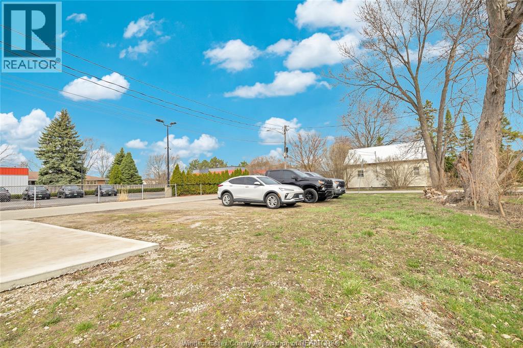 9572 TECUMSEH ROAD - 10