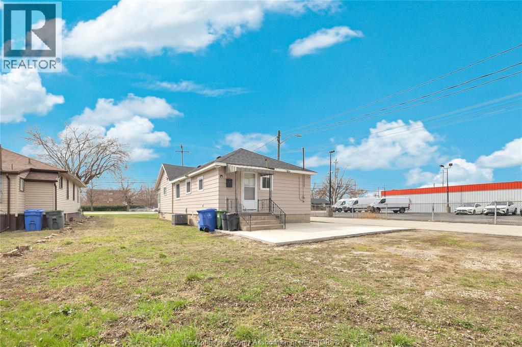 9572 TECUMSEH ROAD - 11